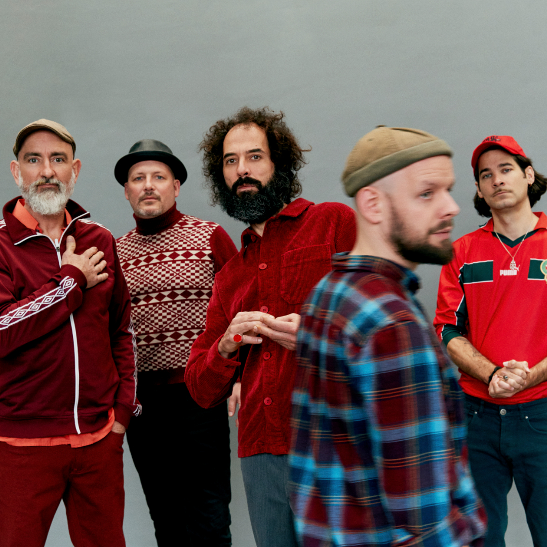 Die fünfköpfige Band Chanson Trottoir aus Köln